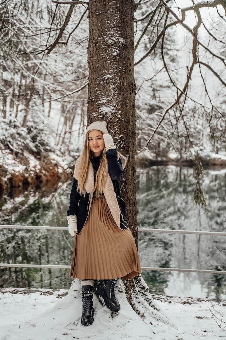 How to Style Women's Warm Winter Boots Tastefully – The Wardrobe Stylist