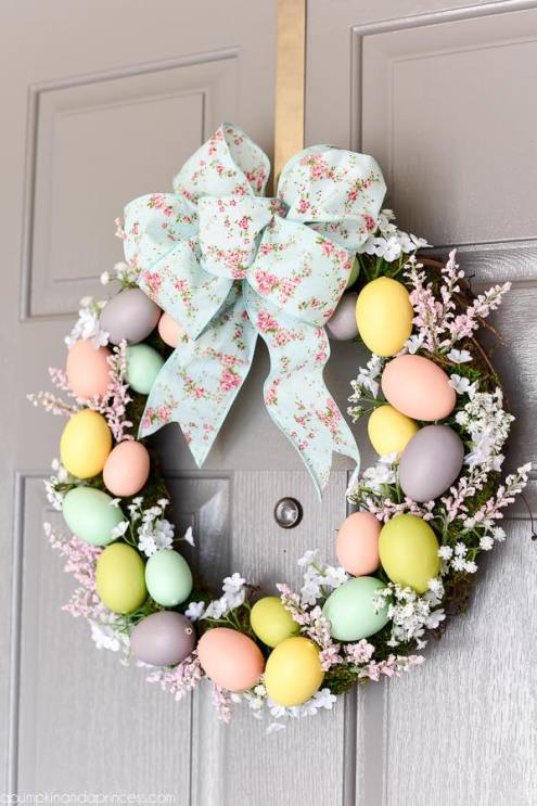 Flower and egg Easter wreath, Egg wreath, Easter decoration ideas, DIY egg wreath